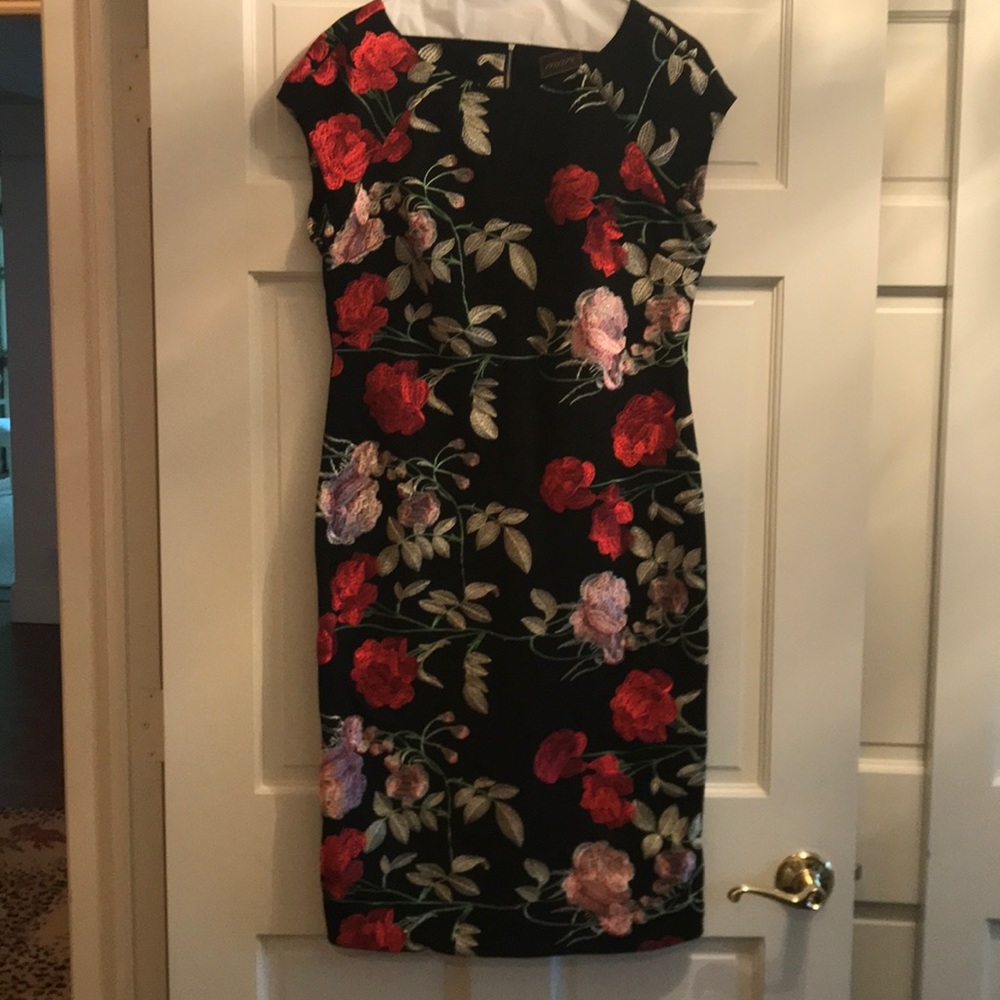 Sleeveless flowered dress